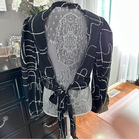 Good Soul Black White Abstract Open Back Tie Blouse High Neck size Medium - Picture 6 of 16